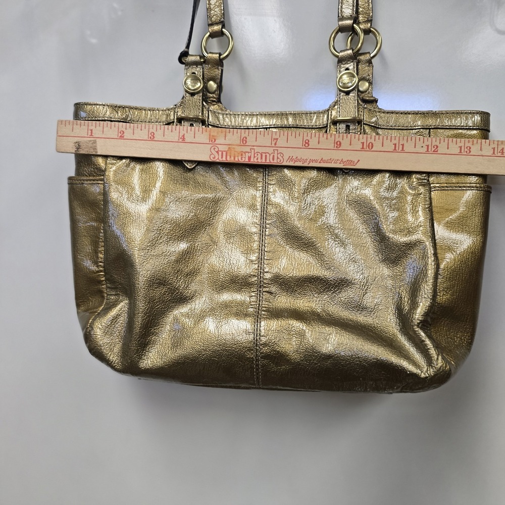 Coach F15253 Shoulder Handbag Color Gold In Patent Genuine Leather Gold Hardware - Picture 8 of 16